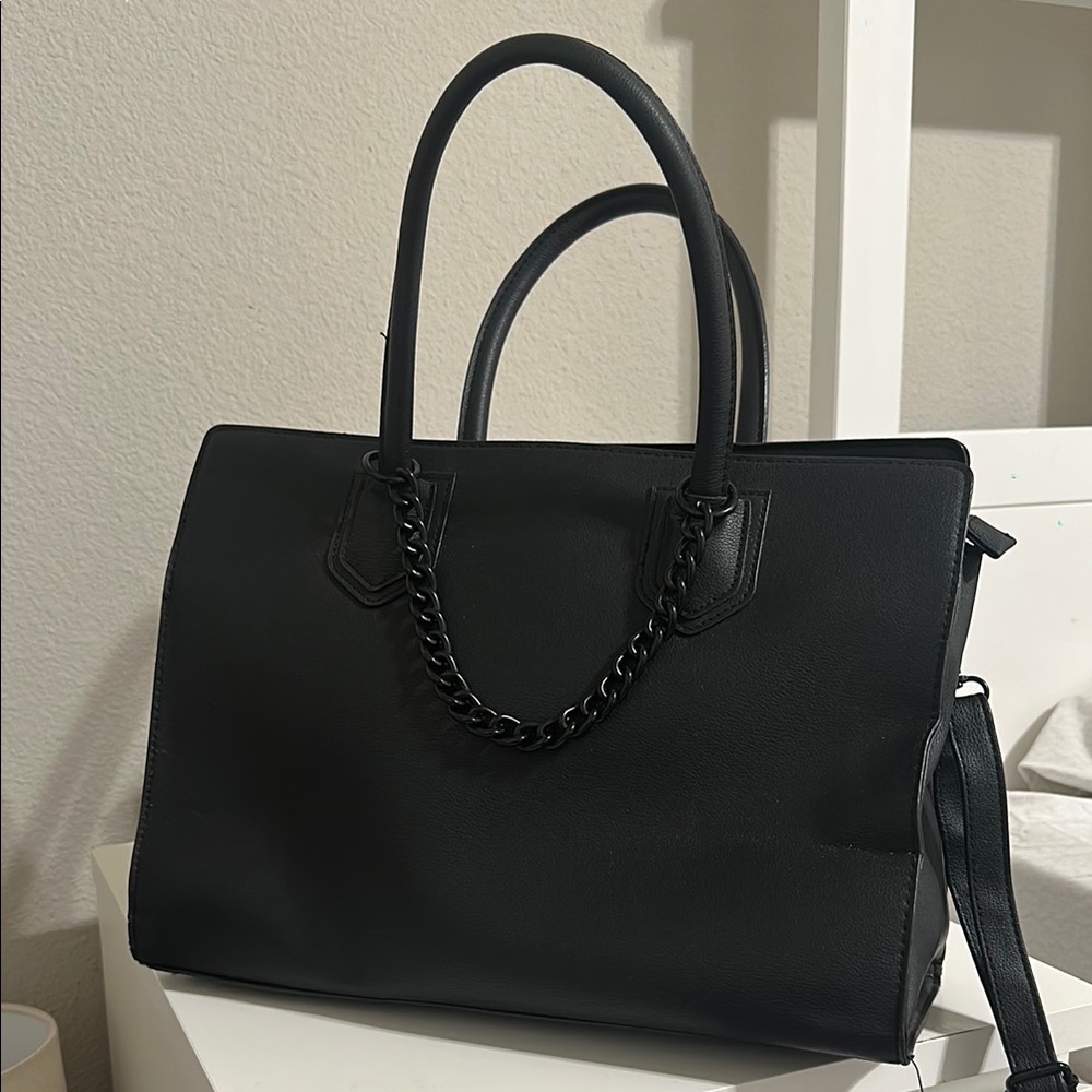 Women's Black Handbag with chain and detachable shoulder strap
